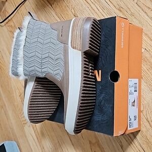 Merrell booties waterproof size 8.5 excellent condition